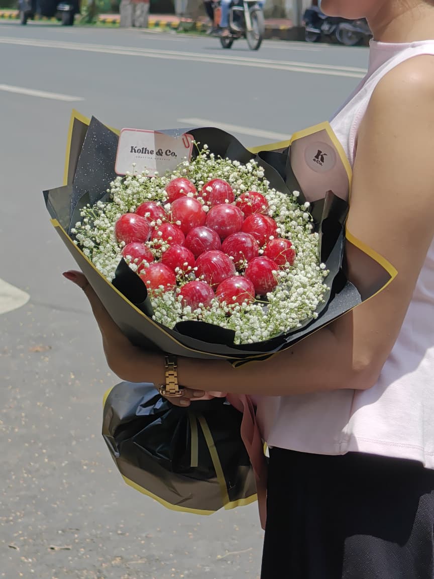 Plum Fruit Bouquet - La Fruita