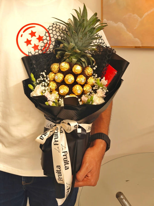 Pineapple & Ferrero Rocher Bouquet - La Fruita